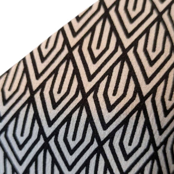 Express V-Neck Black White Geometric Dressy Fully Lined Tank Top Women's Large - Picture 5 of 16